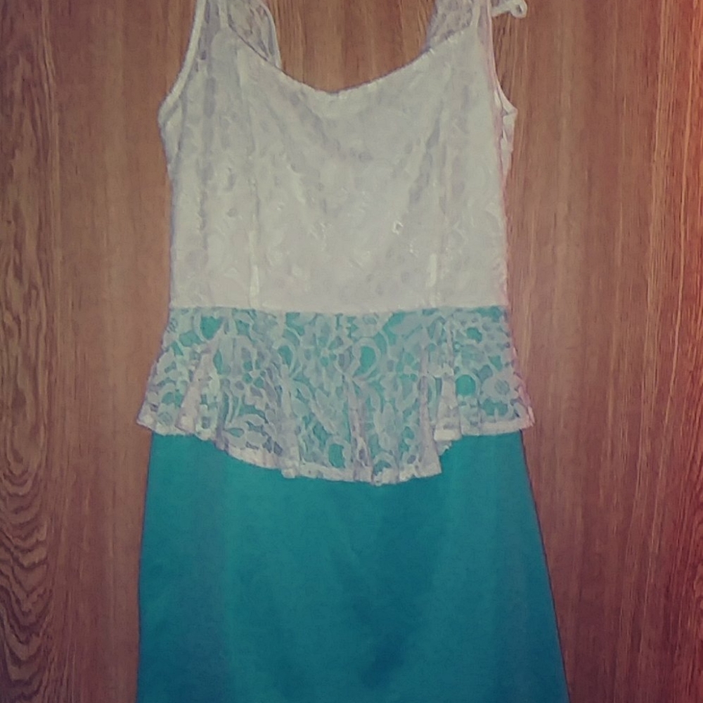 Dress/ mid thigh